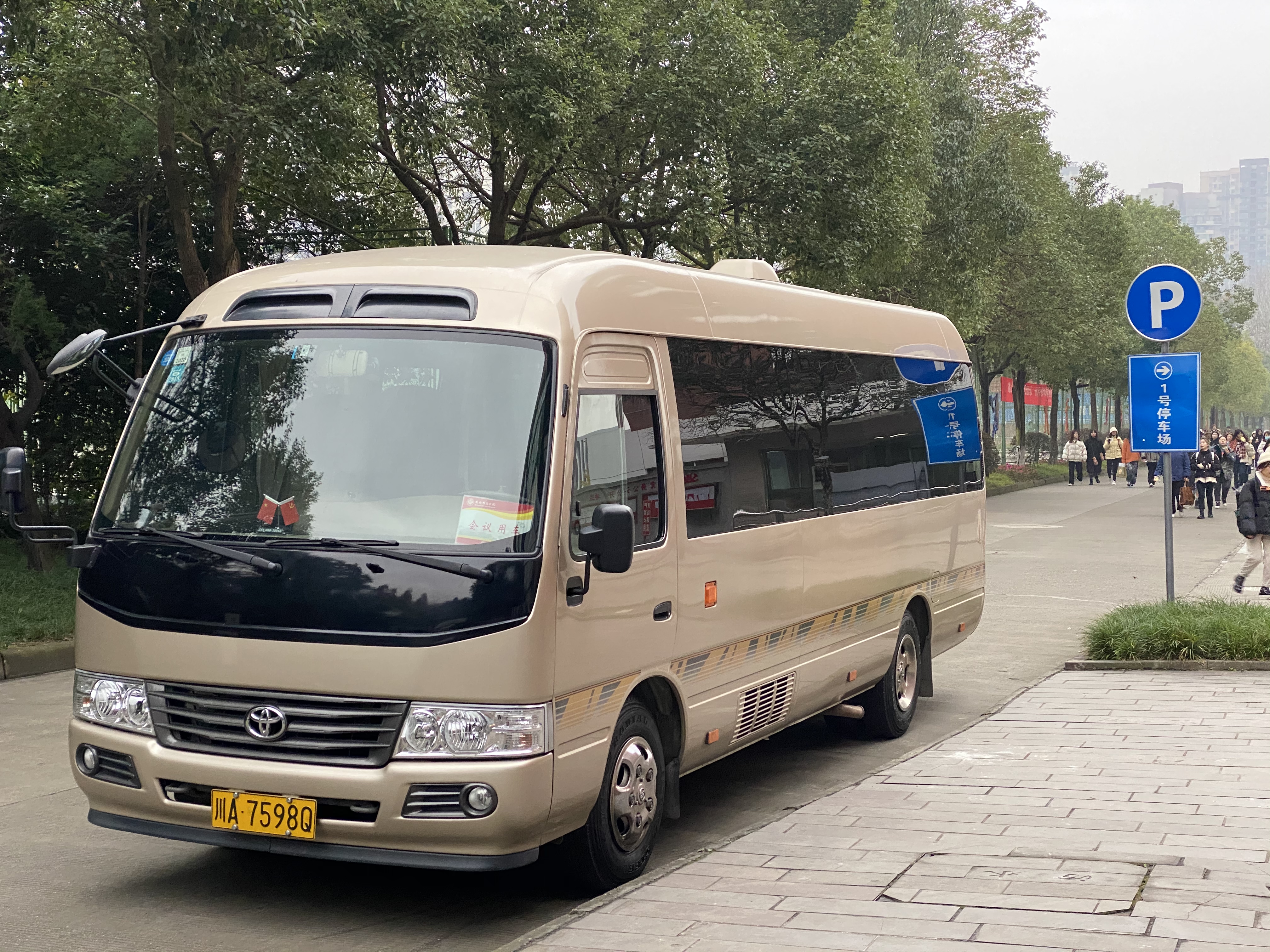 成都包車帶司機(jī)多少錢(qián)一天